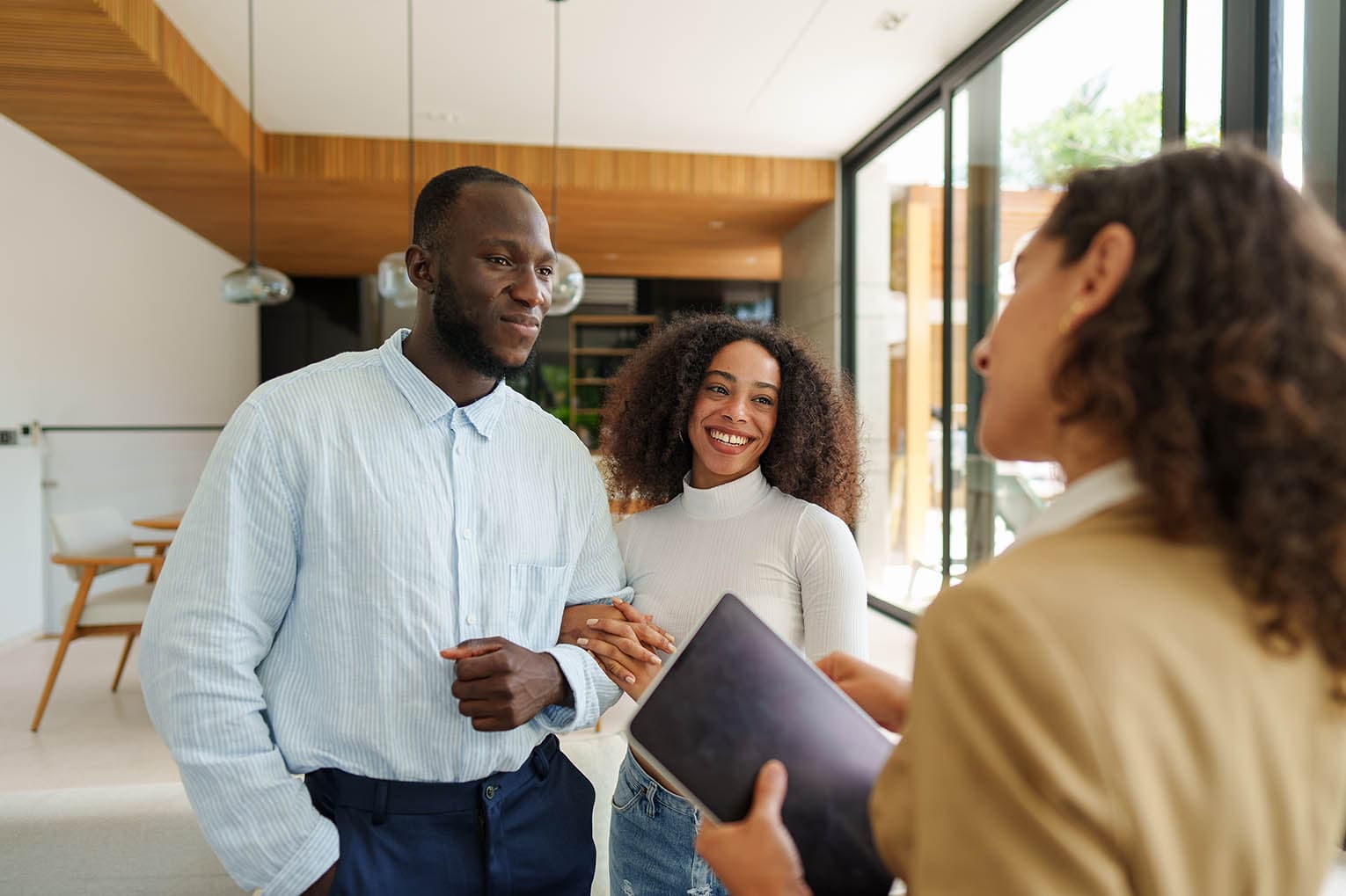 <strong><span style="color: hsl(28, 92%, 60%);">Check-In</span> Day</strong>