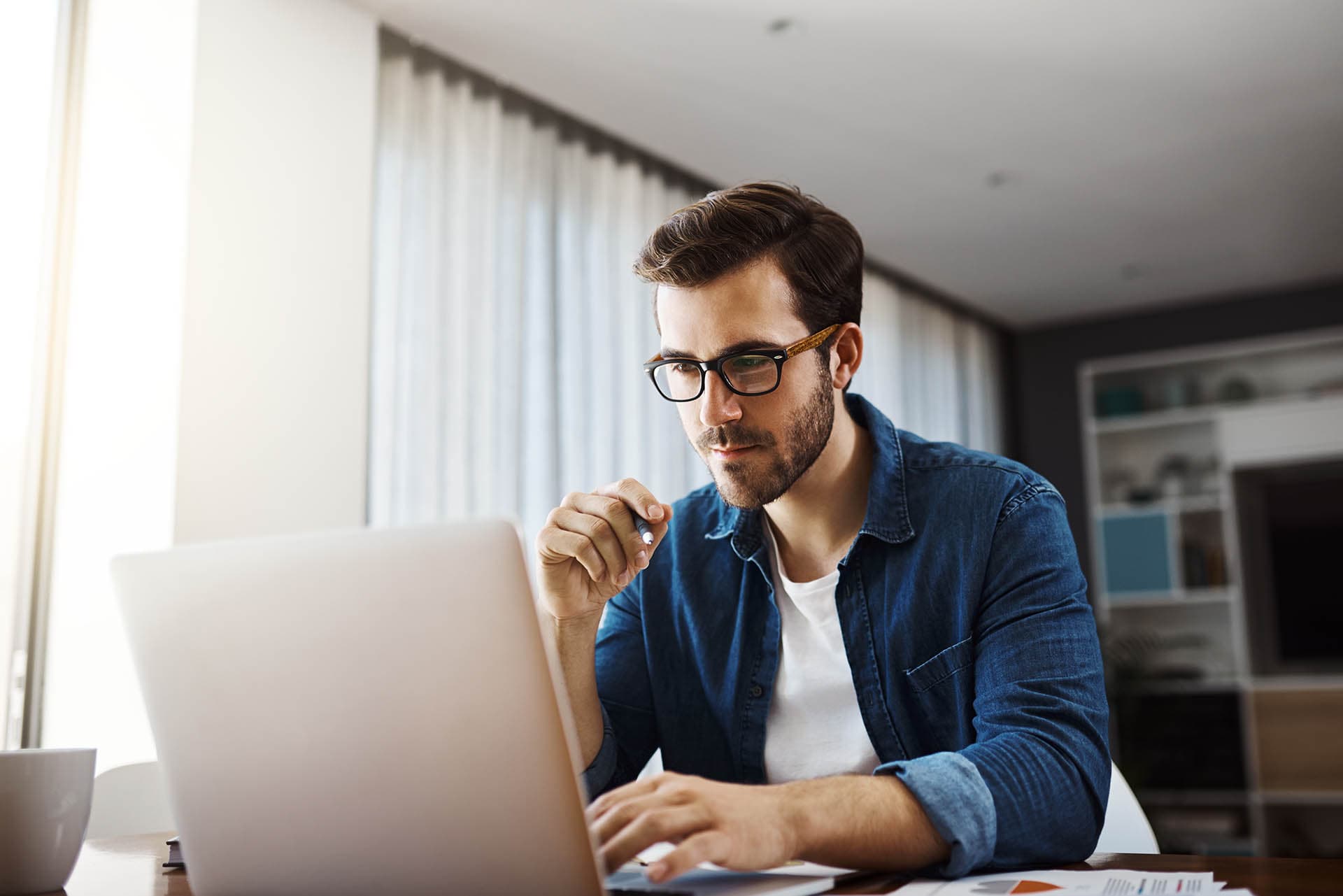 <strong>Finding the <span style="color: hsl(28, 92%, 60%);">Right Tenant</span></strong>