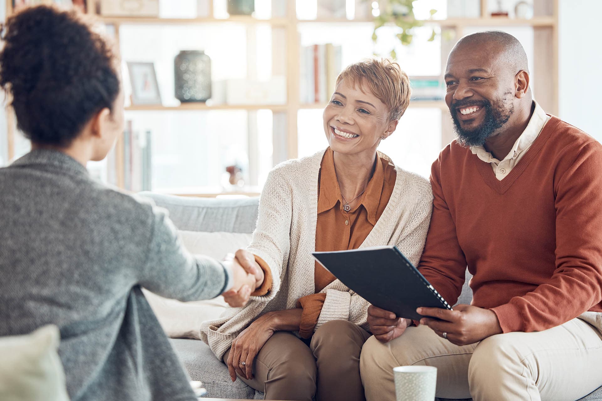 <strong>Choosing the <span style="color: hsl(28, 92%, 60%);">Right</span> Letting Agency</strong>