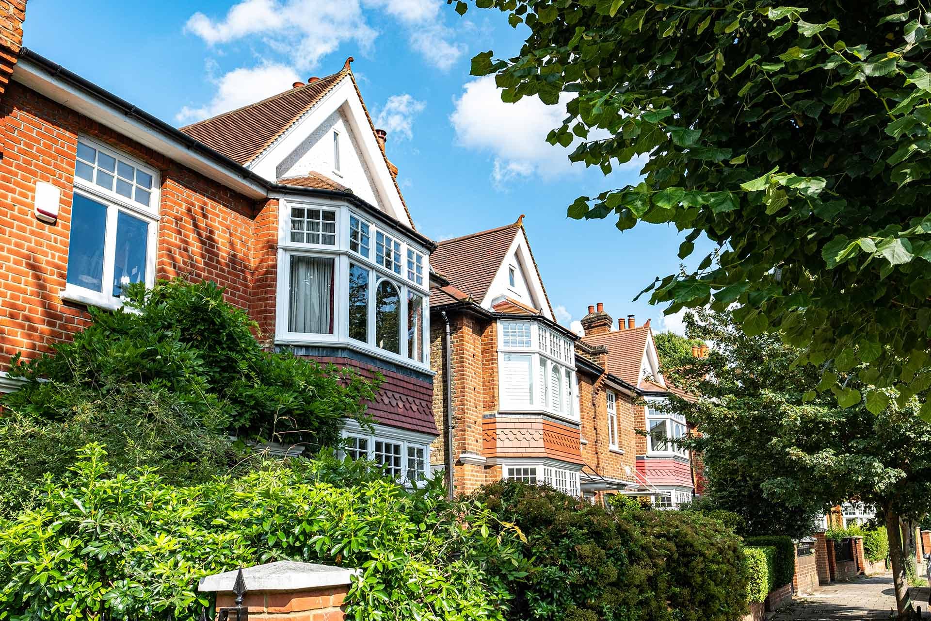 <strong><span style="color: hsl(28, 92%, 60%);">Step 1</span>: Book Your Free Valuation</strong>